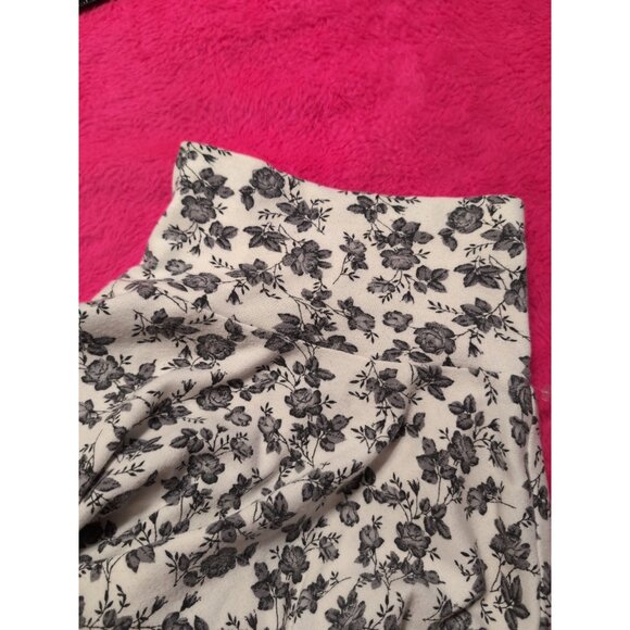 Y2K Basic Editions Women’s Large Mock Neck Long Sleeve Top Black White Floral - Picture 5 of 5